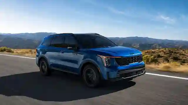 Kia Sorento Hybrid front side view