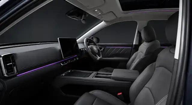 MG Hector Tomahawk cabin dashboard featuring 15.6-inch portrait touchscreen and tan leather upholstery